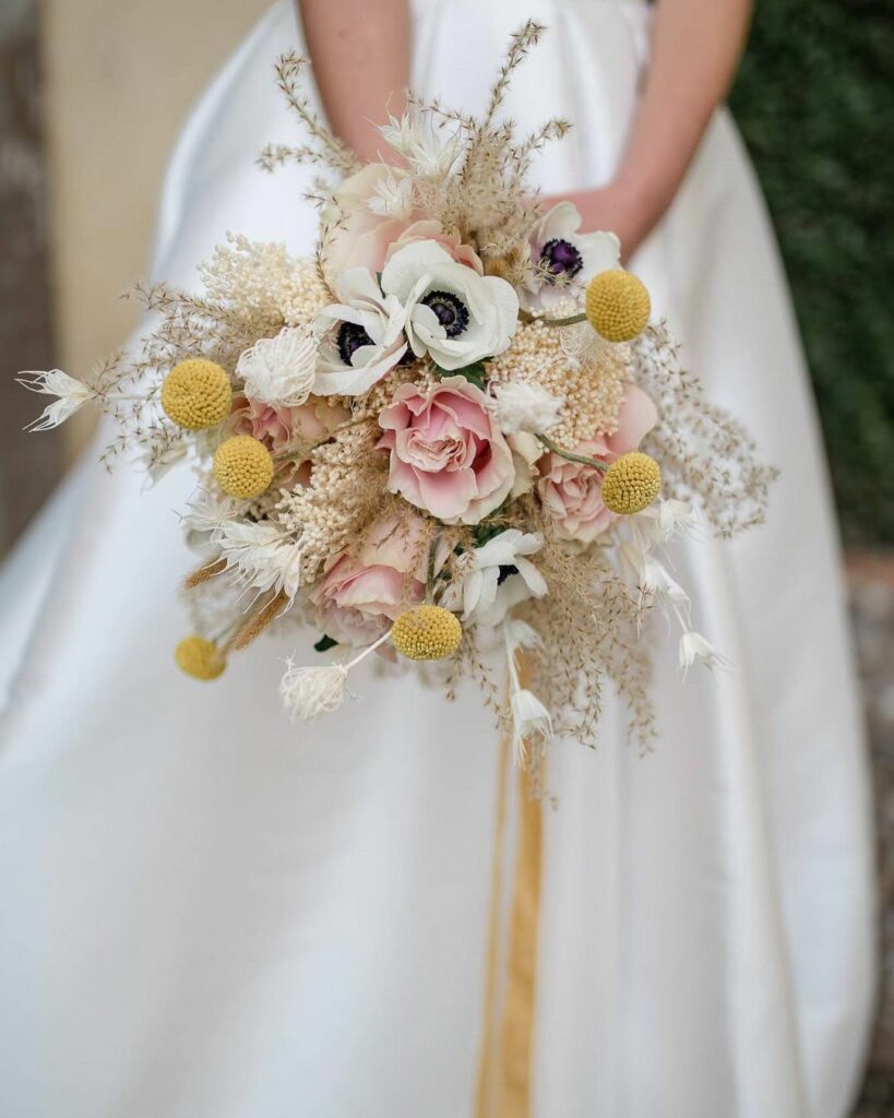 bouquet sposa primaverile anemoni